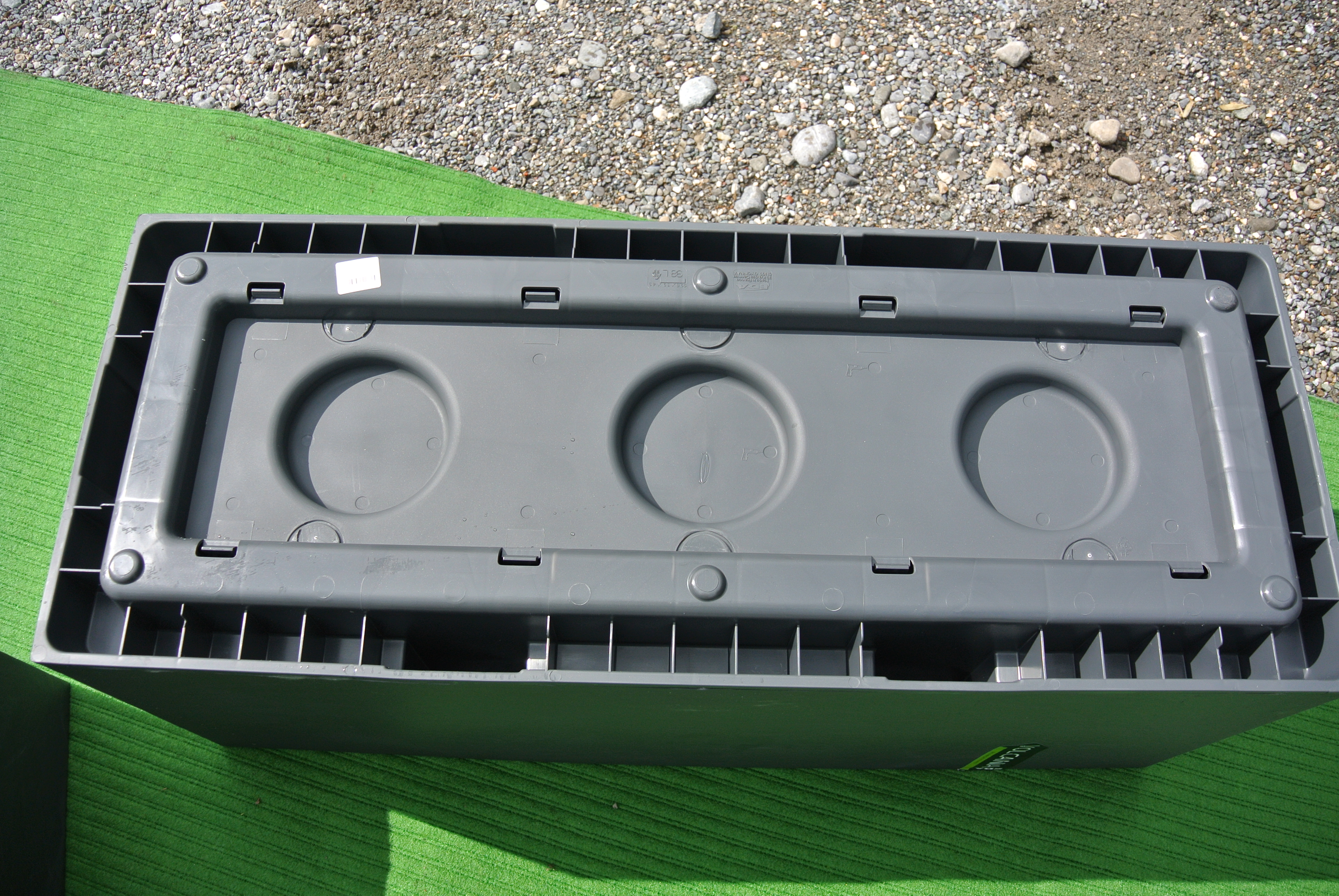Kasten-Holzoptik-7 Pflanzkasten in Steinoptik