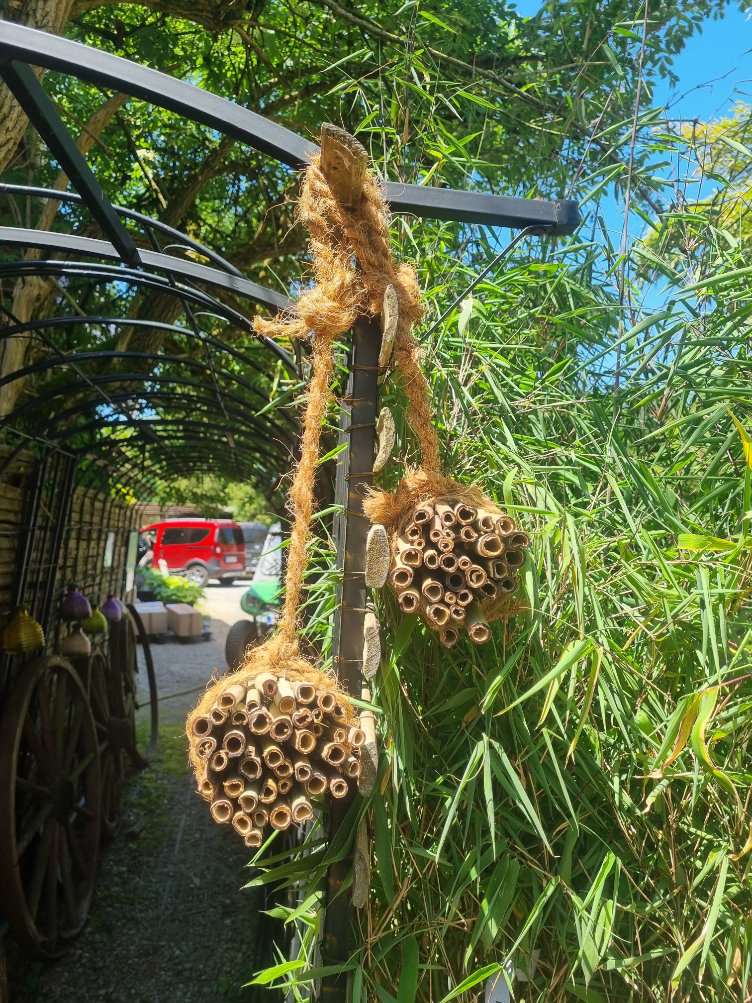 Nisthilfen aus eigenen Anbau für Wildbienen